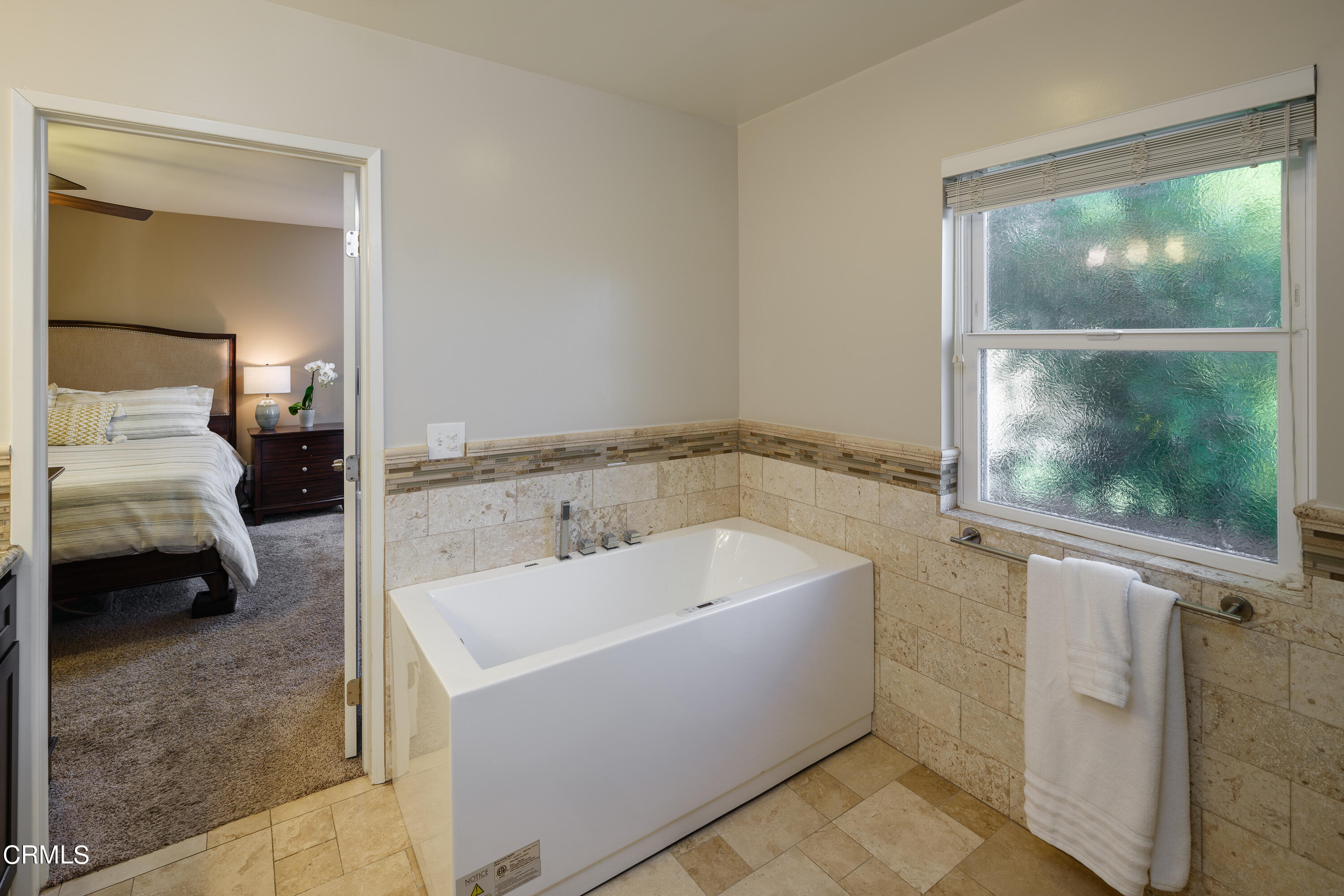 4344 El Prieto Road Altadena, CA 91001 - Photo 19 of 31 a spacious bathroom with a tub and a mirror
