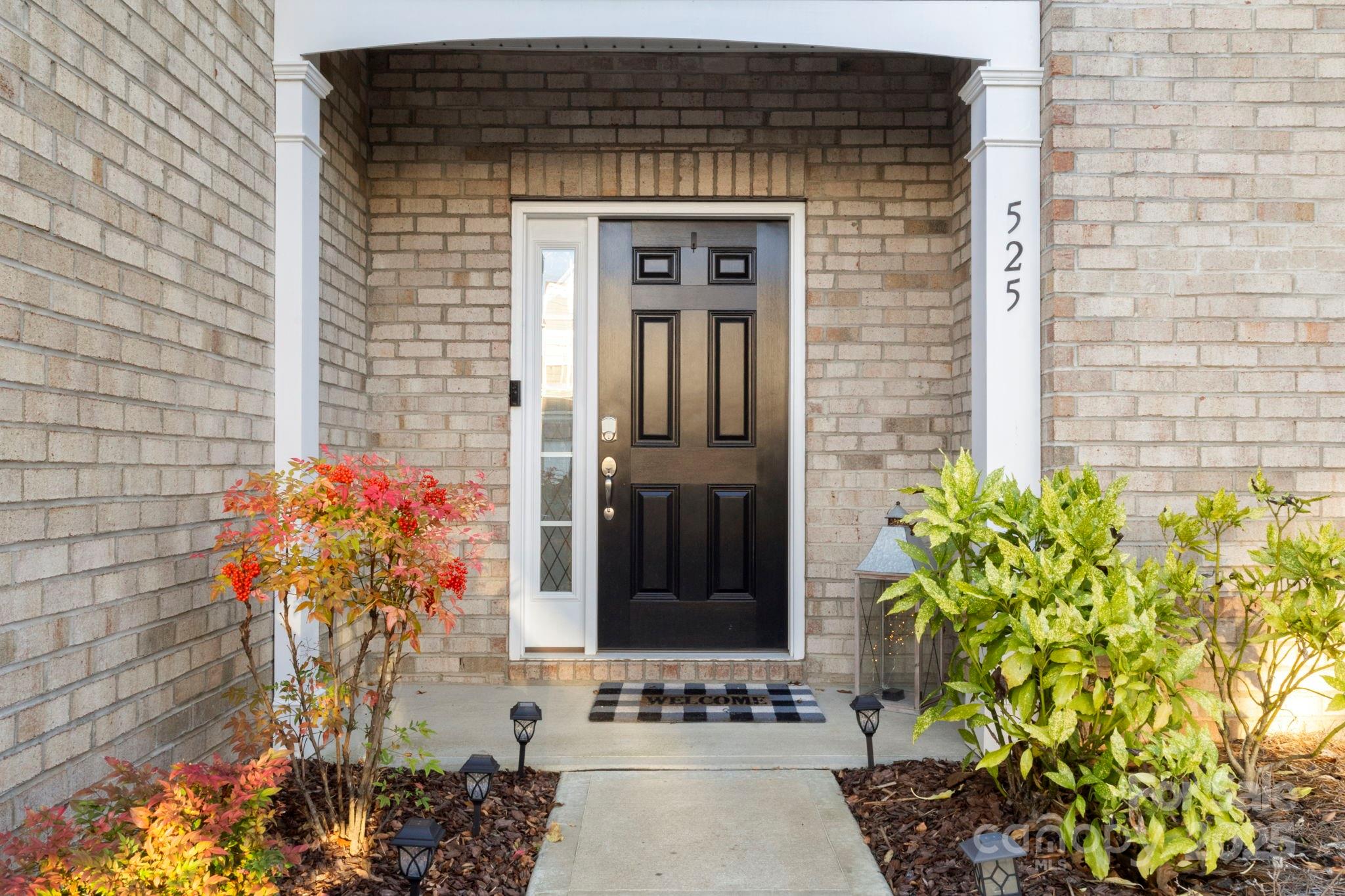 525 Hunters Dance Road Fort Mill, SC 29708 - Photo 2 of 28 a front view of a house