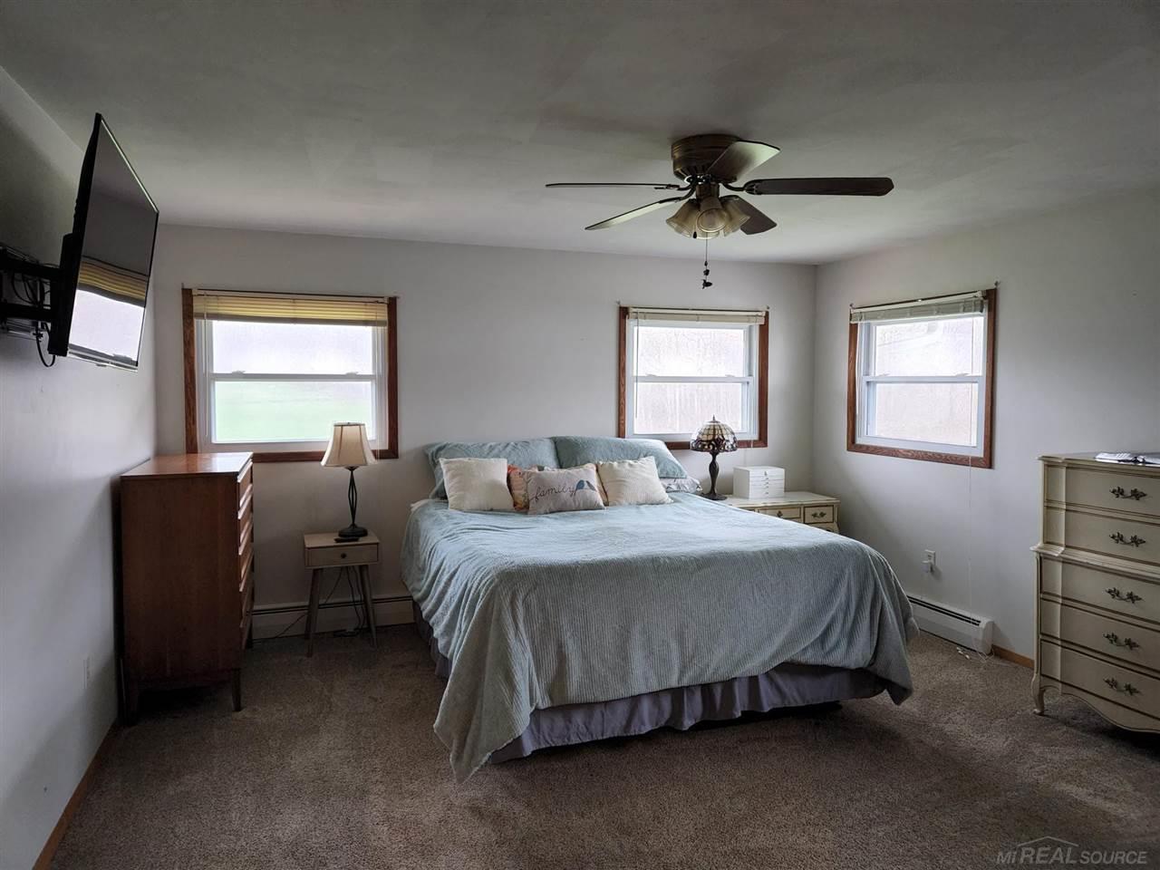 8396 Clinton Road Jackson, MI 49201 - Photo 4 of 33 50071666-3.JPG