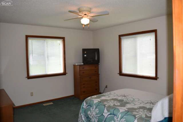 4048 North Genesee Road Flint, MI 48506 - Photo 11 of 18 21147449-10.JPG