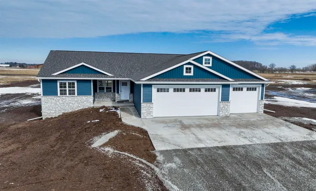 $474,900 | 3752 Westpoint Road, Suamico, WI 54313