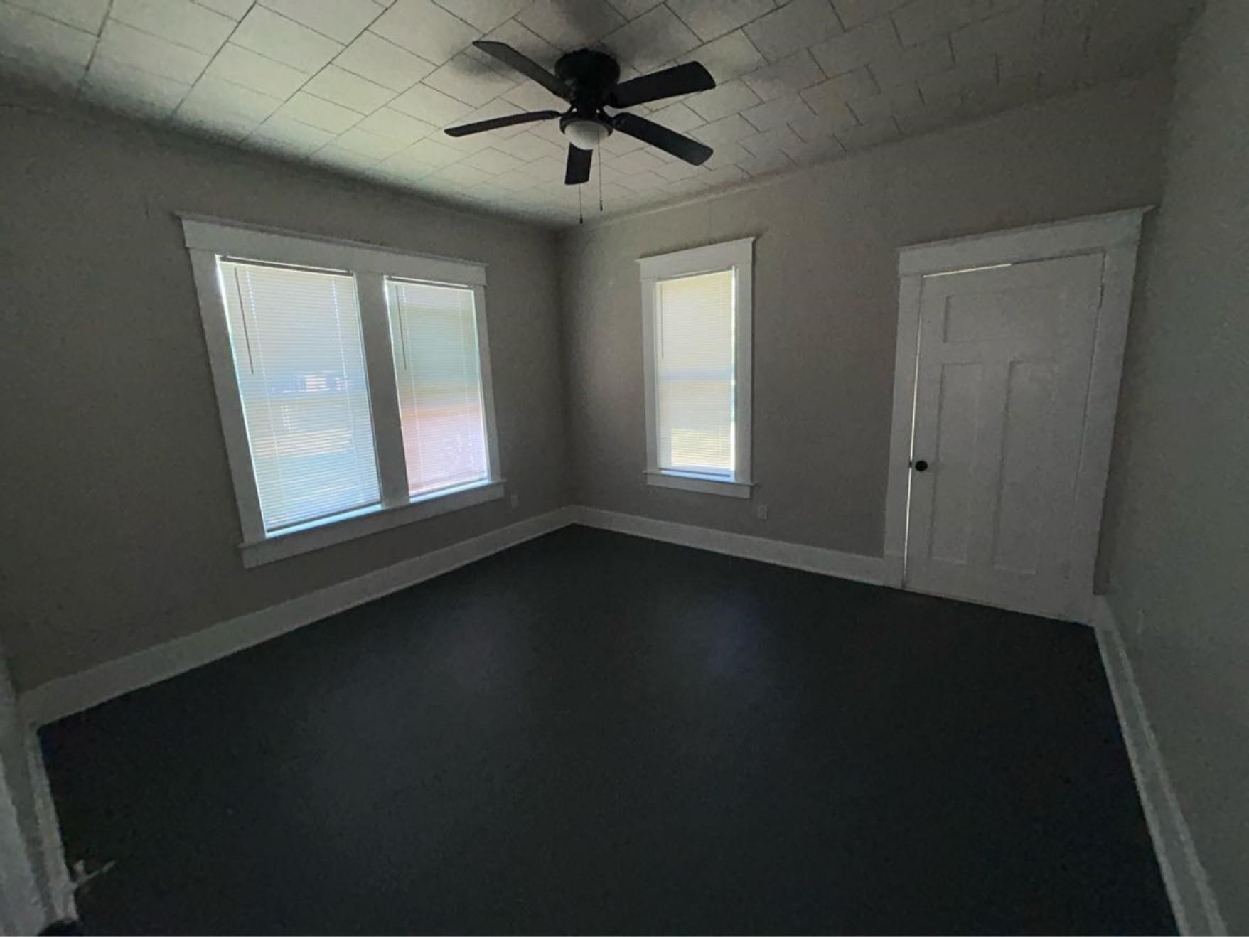 1925 11th Street Port Arthur, TX 77640 - Photo 21 of 28 a view of an empty room with a window