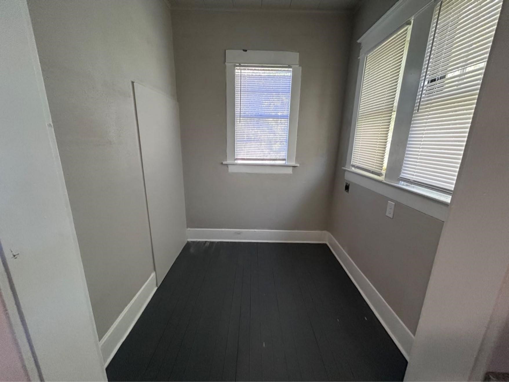 1925 11th Street Port Arthur, TX 77640 - Photo 9 of 28 an empty room with a window