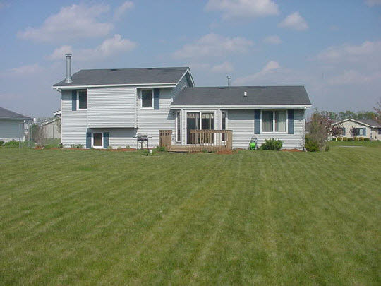 624 Pin Oak Road Rockton, IL 61072 - Photo 6 of 6 a front view of a house with a yard