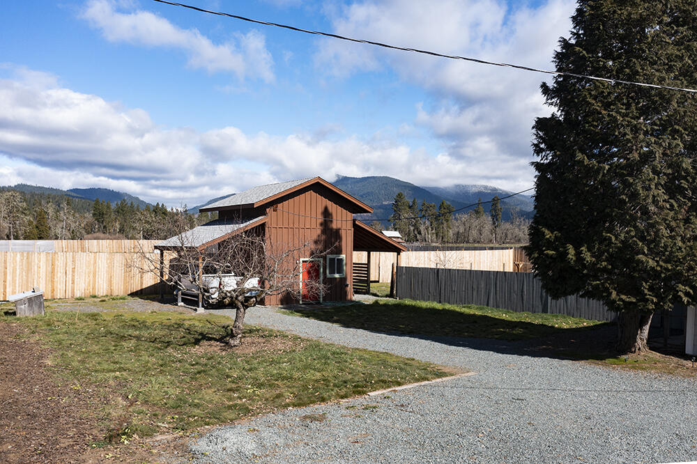 6430 Holland Loop Road Cave Junction, OR 97523 - Photo 43 of 53 41