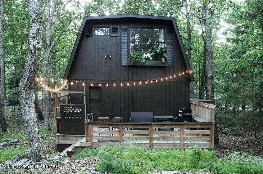 169 Saunders Drive Bushkill, PA 18324 - Photo 4 of 100 a front view of a house with garden