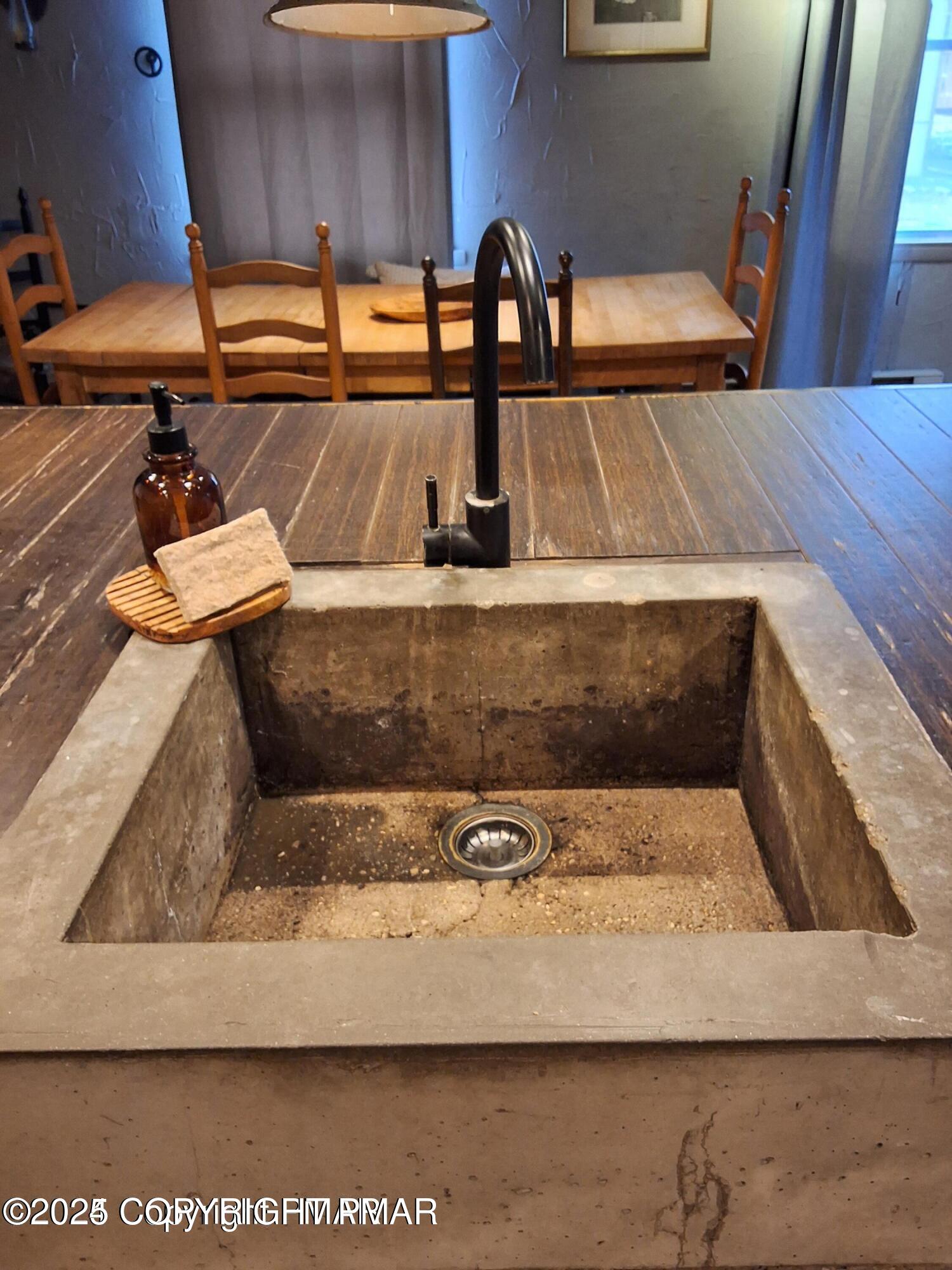 169 Saunders Drive Bushkill, PA 18324 - Photo 45 of 100 a view of kitchen sink