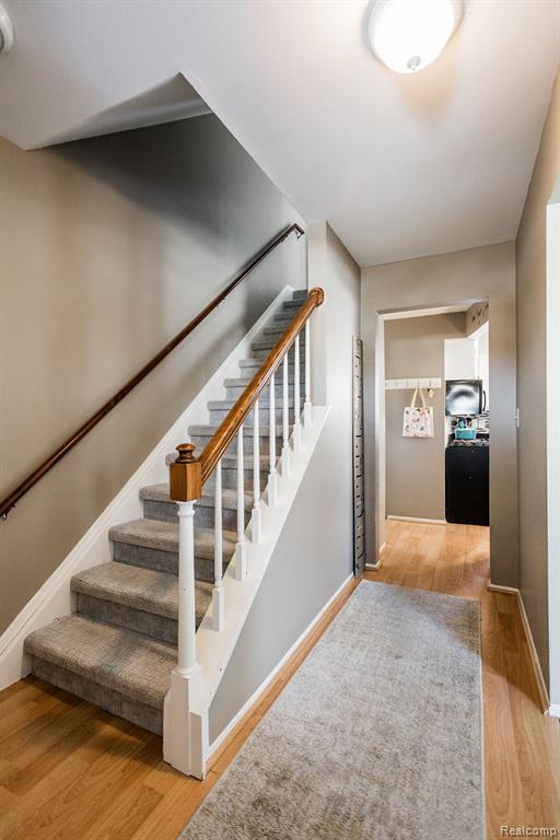 2023 Hampton Road Grosse Pointe Woods, MI 48236 - Photo 15 of 33