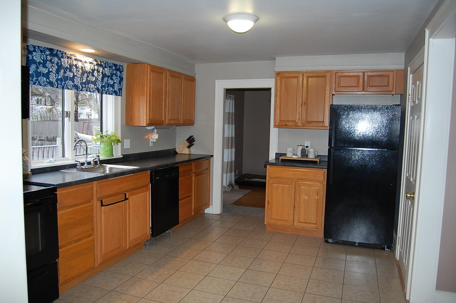 15 Colonial Road Westbrook, ME 04092 - Photo 2 of 28 DSC_0371