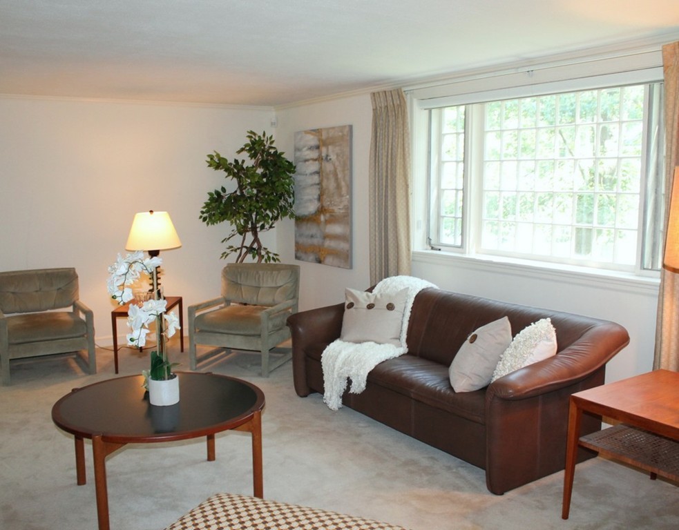 25 Hastings Road Lexington, MA 02421 - Photo 3 of 27