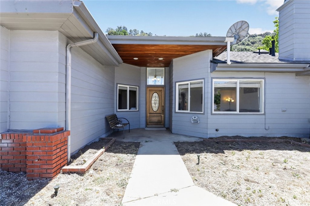 29560 Butterfield Way Tehachapi, CA 93561 - Photo 3 of 44