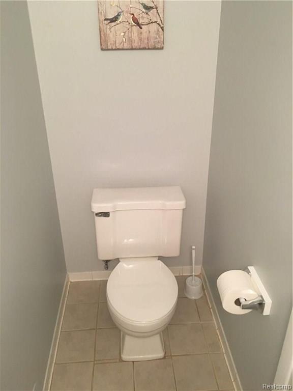 1687 Riverside Drive, Unit U14 Rochester Hills, MI 48309 - Photo 34 of 50