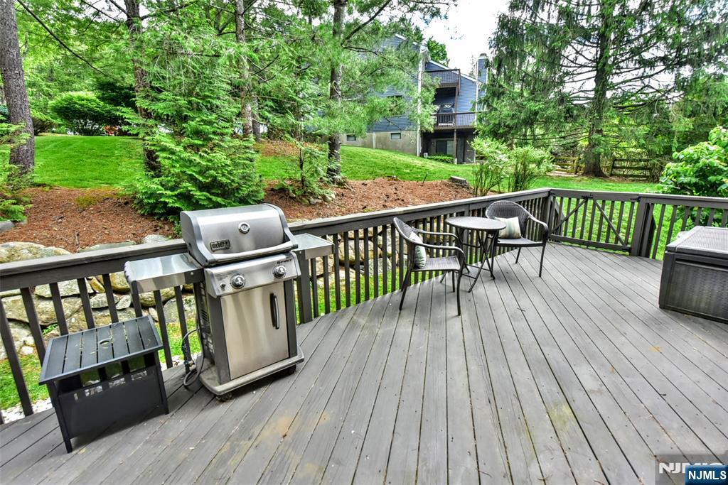 227 Westervelt Lane Mahwah, NJ 07430 - Photo 31 of 48