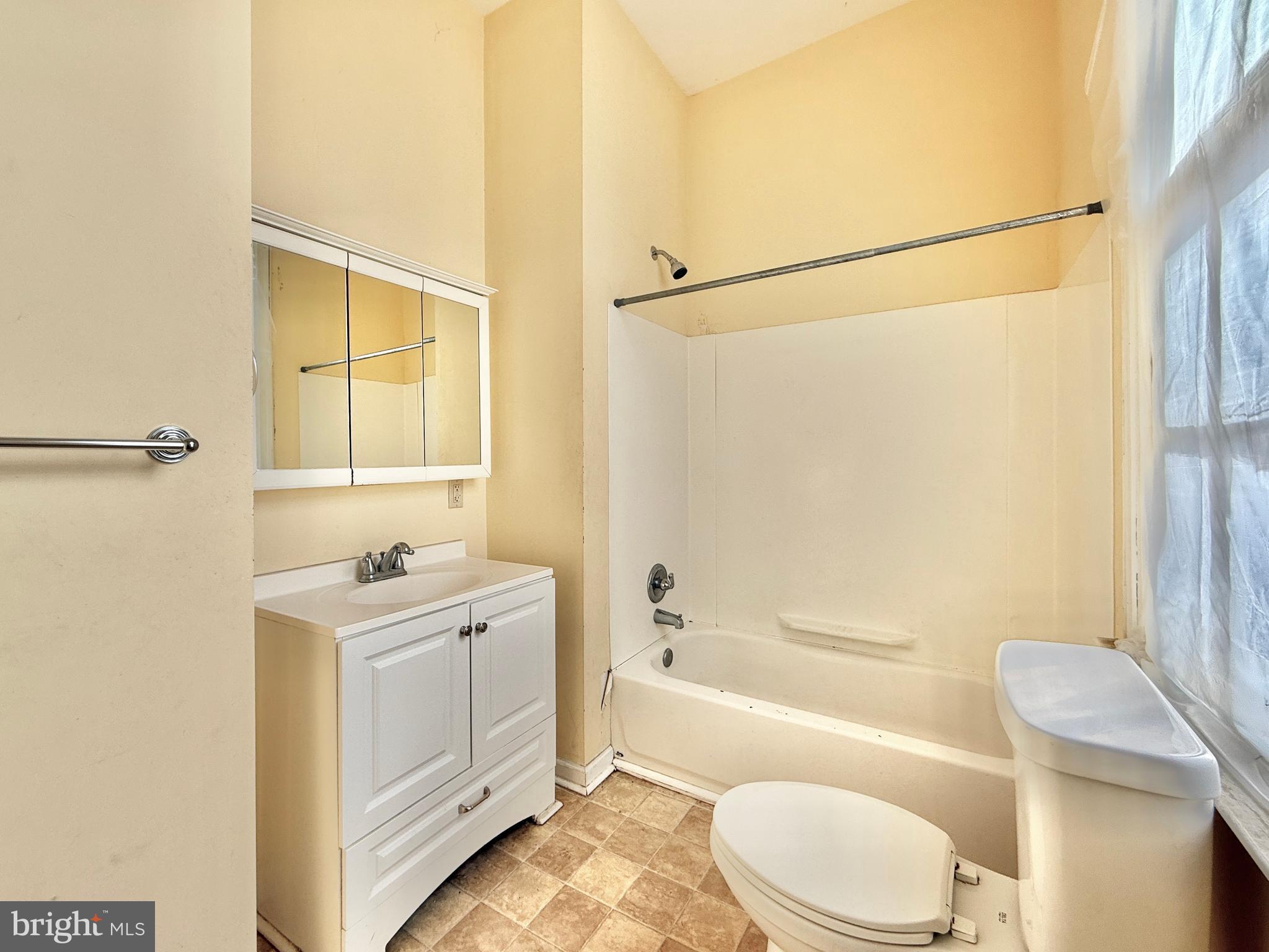 187 7th Street Salem, NJ 08079 - Photo 25 of 26 a bathroom with a toilet a sink and bathtub