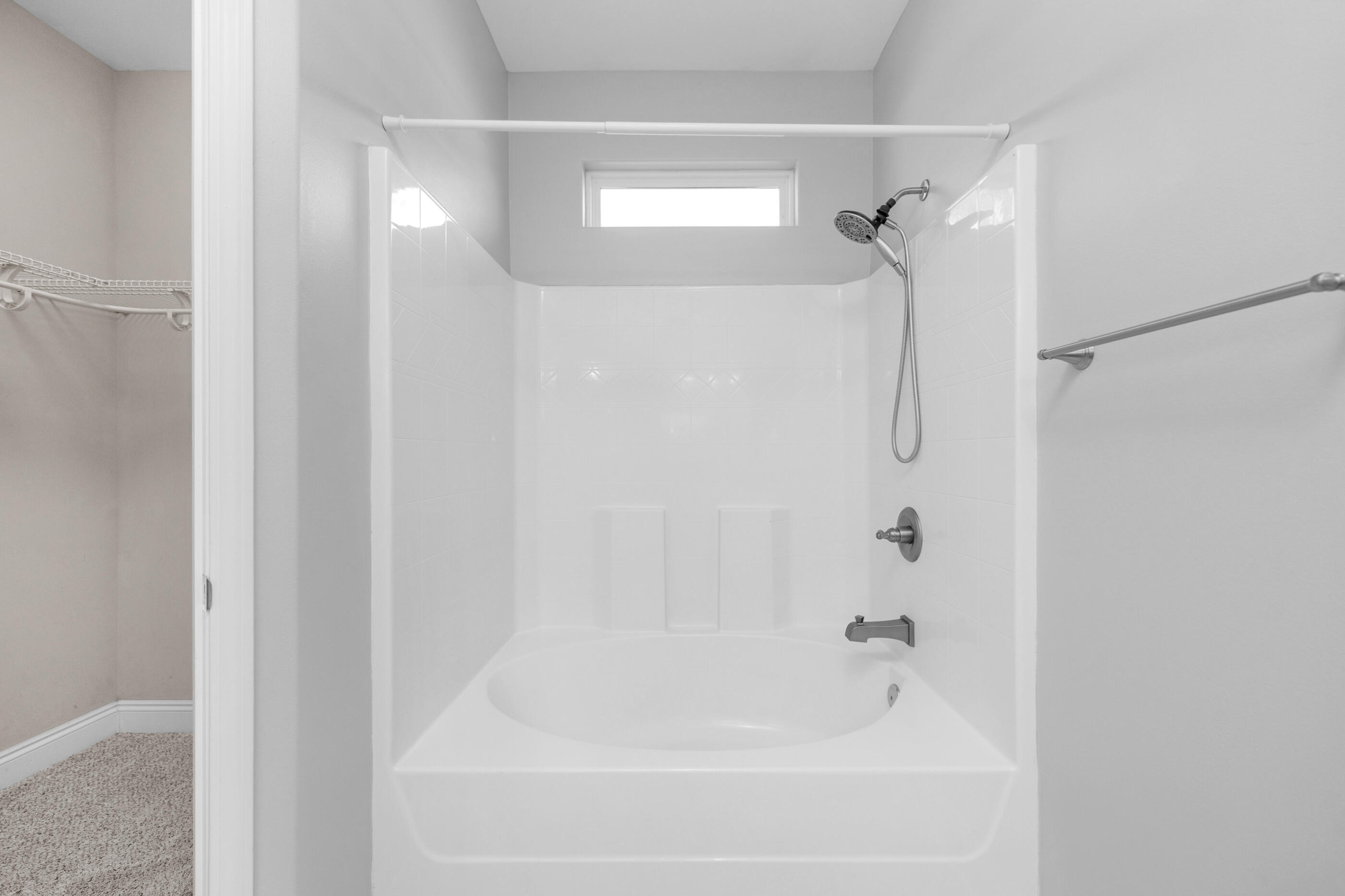 2285 Tom Street Navarre, FL 32566 - Photo 26 of 36 a close view of a bathtub in bathroom