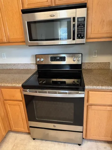 $1,895 | 2915 North Texas Street, Unit 208, Fairfield, CA 94533