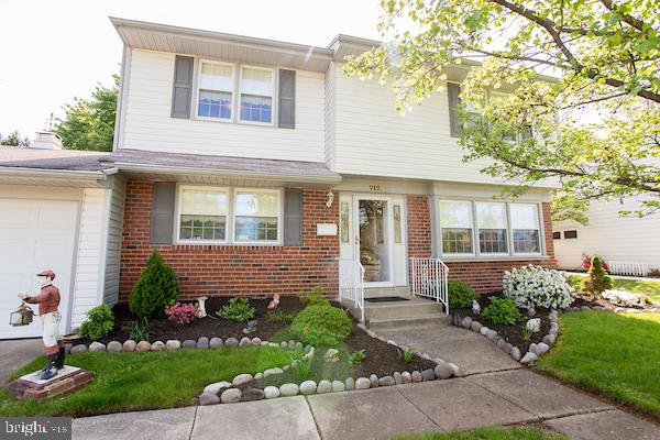 712 Stratford Road Warminster, PA 18974 - Photo 1 of 40 Beautiful Entry