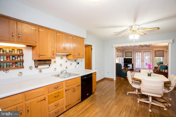 712 Stratford Road Warminster, PA 18974 - Photo 11 of 40 Large Kitchen