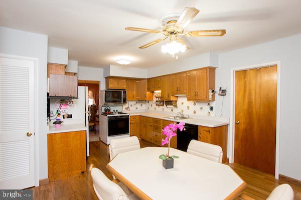 712 Stratford Road Warminster, PA 18974 - Photo 13 of 40 Eat In Kitchen