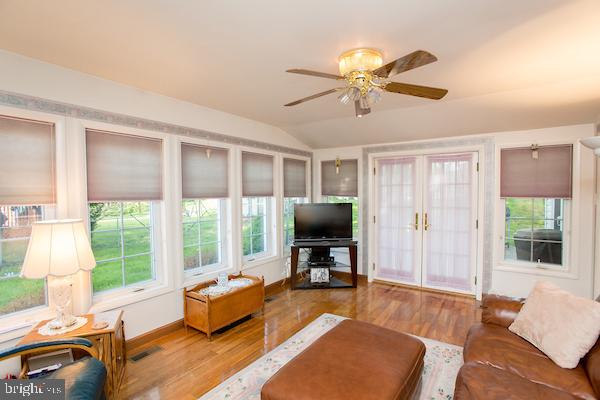712 Stratford Road Warminster, PA 18974 - Photo 17 of 40 Amazing Light with all the windows