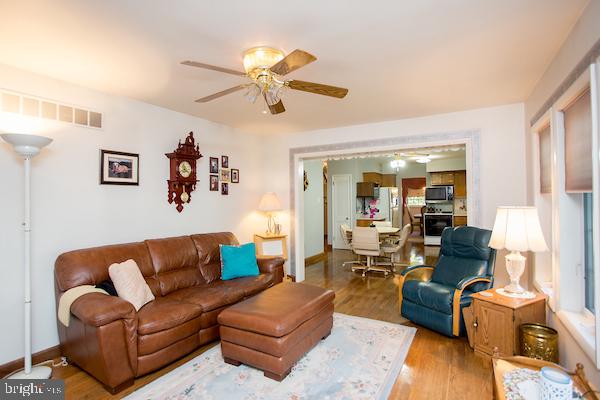 712 Stratford Road Warminster, PA 18974 - Photo 18 of 40 Gallery Image 18