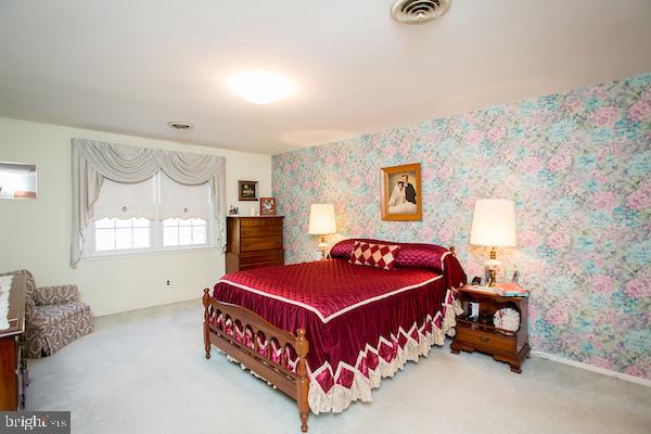 712 Stratford Road Warminster, PA 18974 - Photo 30 of 40 Master bedroom
