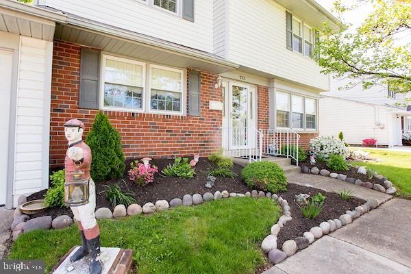 712 Stratford Road Warminster, PA 18974 - Photo 4 of 40 Well maintained