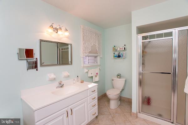 712 Stratford Road Warminster, PA 18974 - Photo 32 of 40 Master Bathroom
