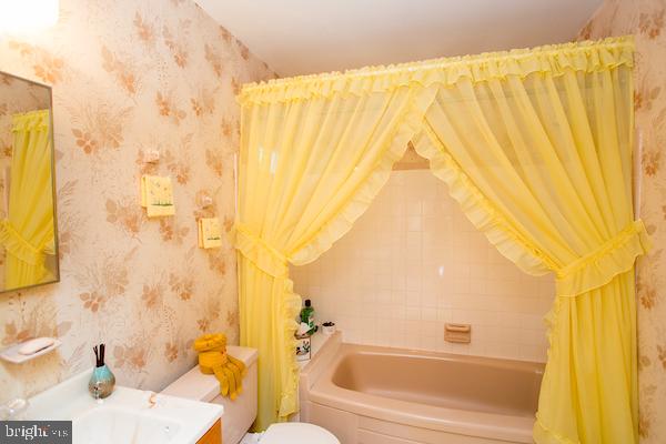 712 Stratford Road Warminster, PA 18974 - Photo 33 of 40 Upstairs Hall Bath