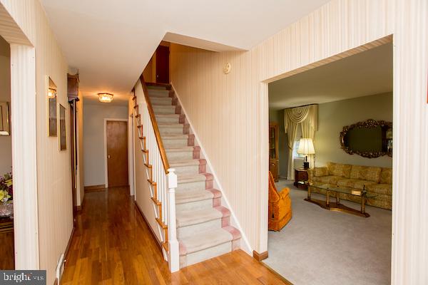 712 Stratford Road Warminster, PA 18974 - Photo 6 of 40 Gallery Image 6