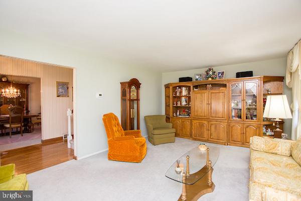 712 Stratford Road Warminster, PA 18974 - Photo 8 of 40 Formal living room