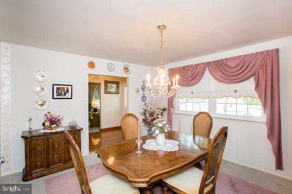 712 Stratford Road Warminster, PA 18974 - Photo 9 of 40 Dining room