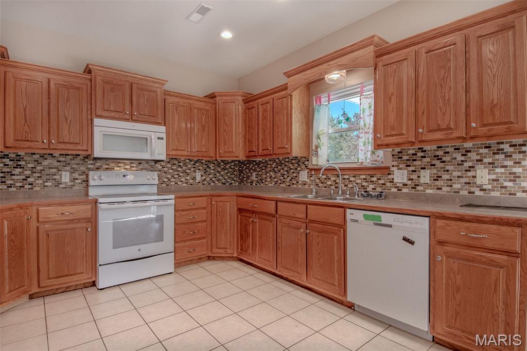 185 Spring Avenue Holts Summit, MO 65043 - Photo 7 of 27