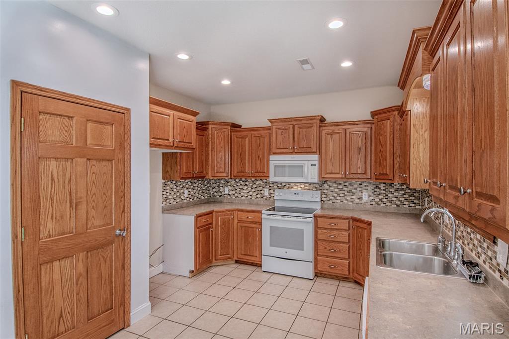 185 Spring Avenue Holts Summit, MO 65043 - Photo 8 of 27