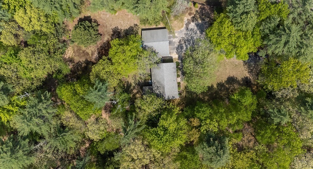 105 Warren Road Townsend, MA 01469 - Photo 33 of 37 an aerial view of a house with a yard