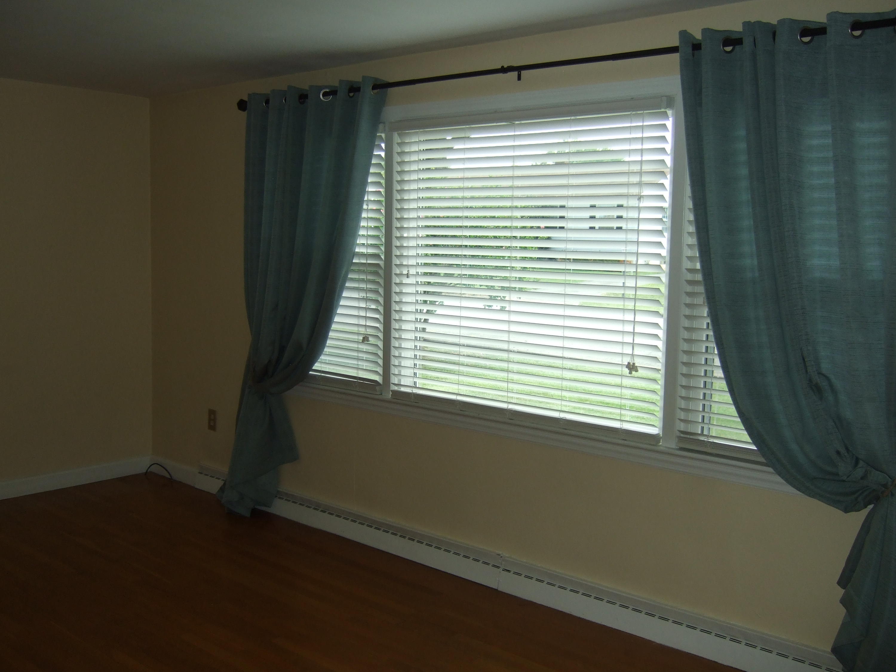 2367 Idavere Road Southwest Roanoke, VA 24015 - Photo 15 of 26 Living room