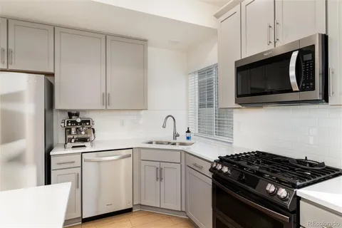 a view of a back yard of the building