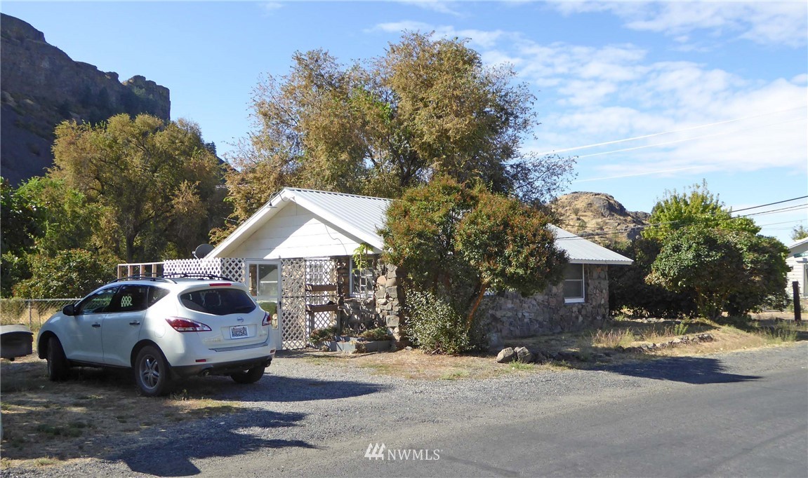21949 Alcan Road Northeast Grand Coulee, WA 99133 - Photo 2 of 10 Gallery Image 2
