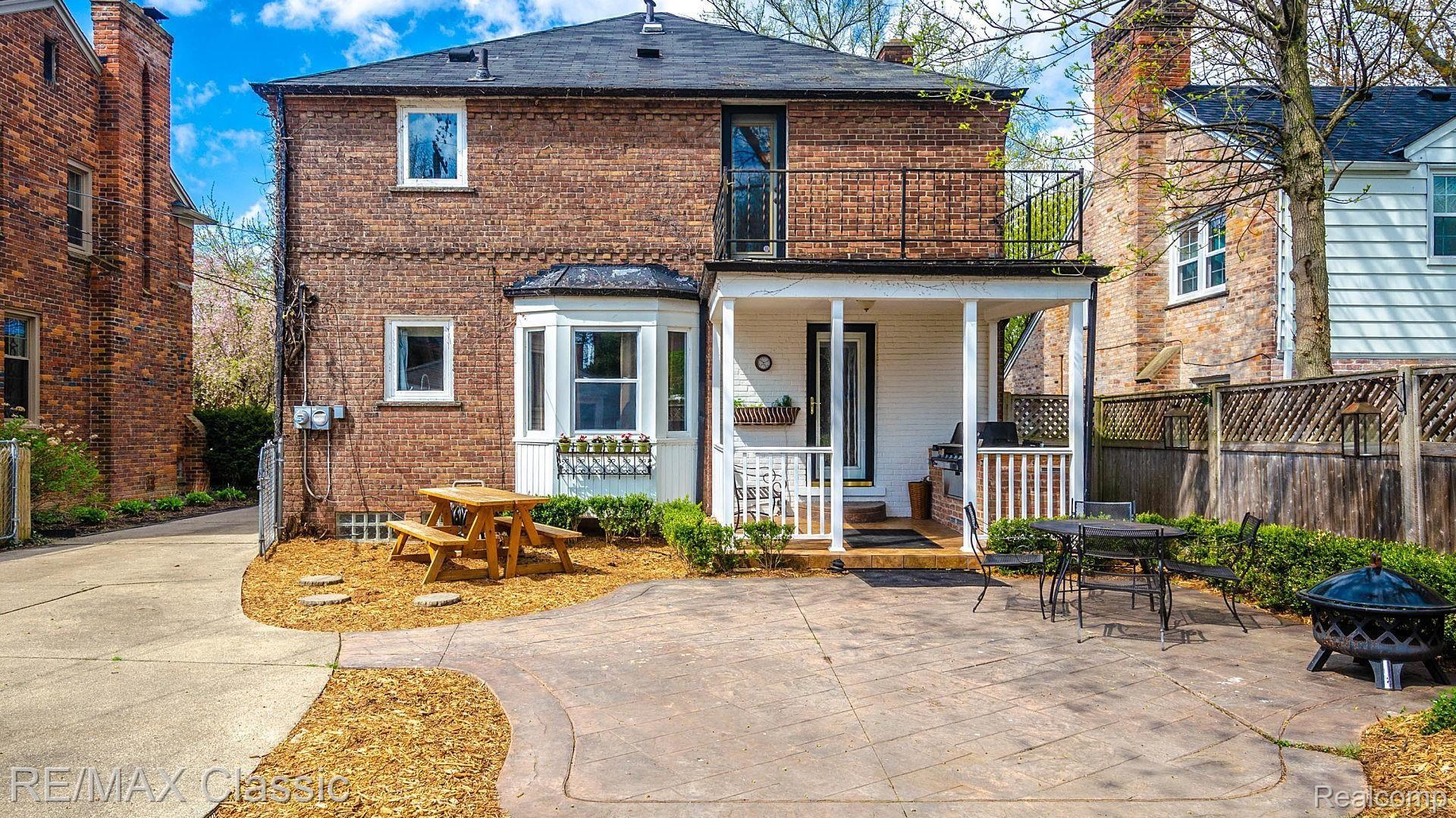 286 Fisher Road Grosse Pointe, MI 48230 - Photo 4 of 34 003_5.jpg