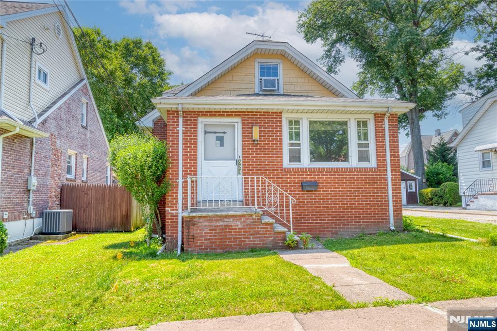 824 Linden Avenue Ridgefield, NJ 07657 - Photo 1 of 13 Gallery Image 1