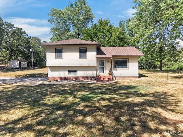 $220,000 | 29223 Pacific Drive, Lebanon, MO 65536