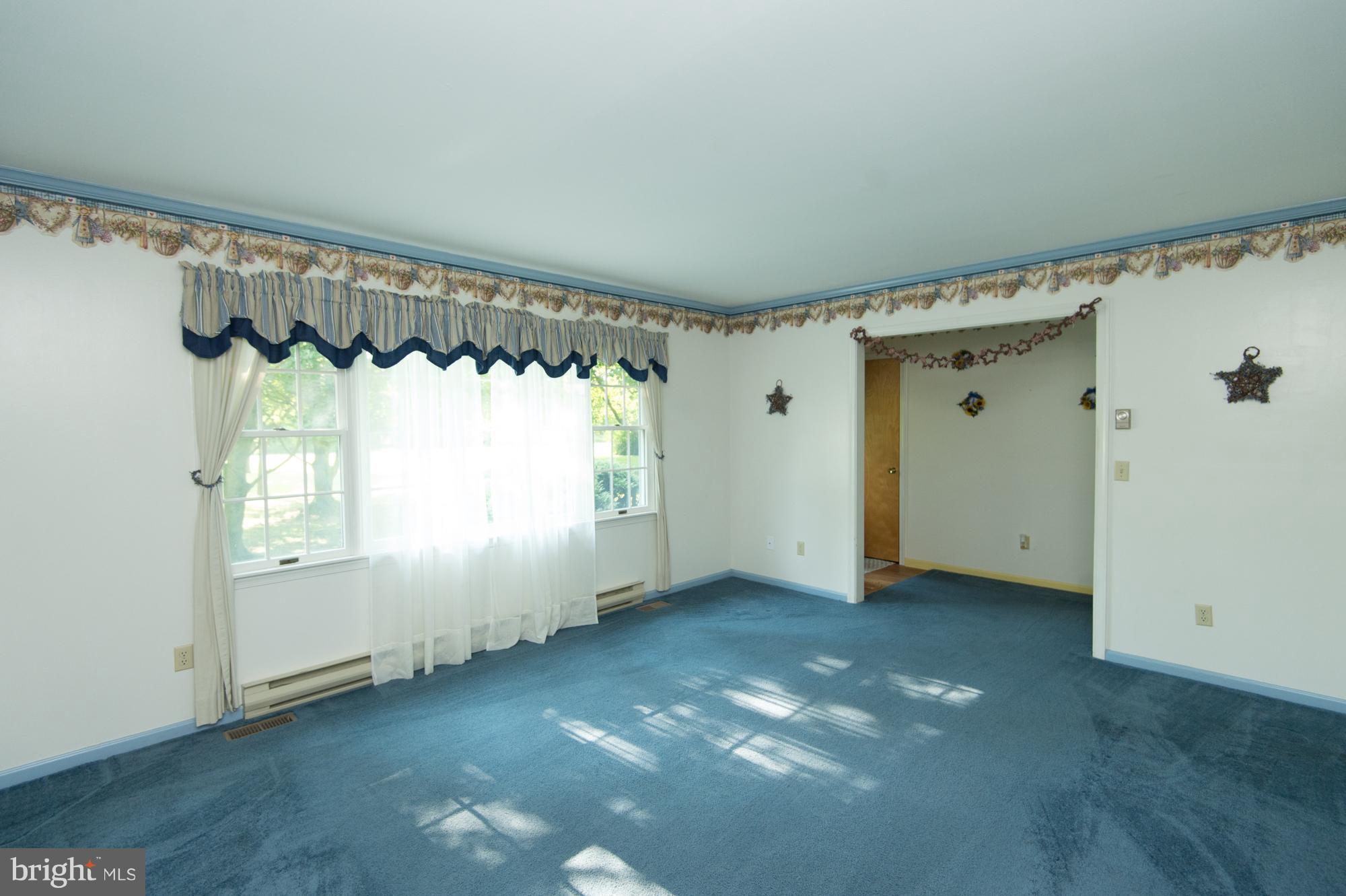 6824 Hunting Creek Road Hurlock, MD 21643 - Photo 11 of 28 Living Room