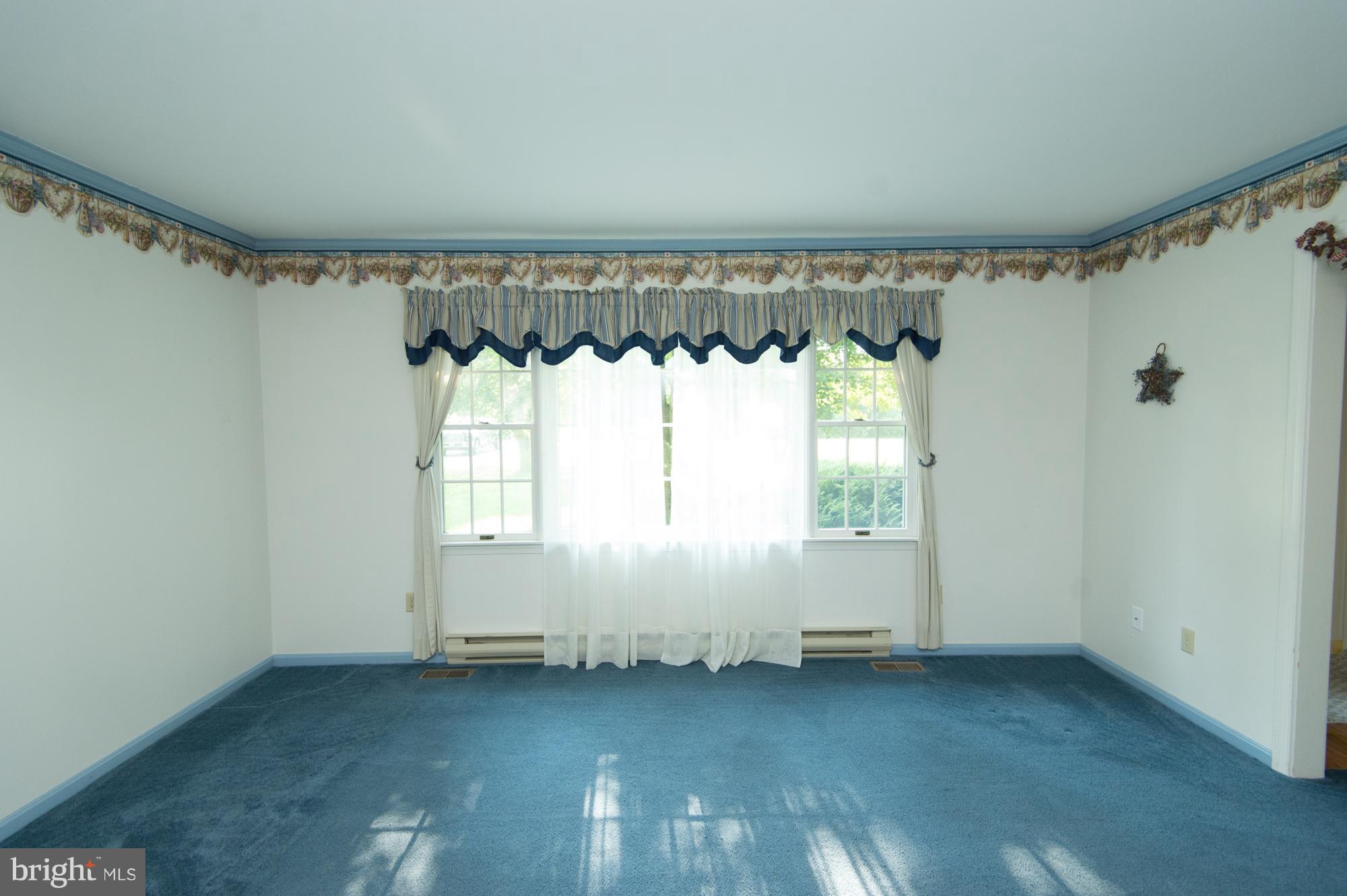 6824 Hunting Creek Road Hurlock, MD 21643 - Photo 12 of 28 Living Room