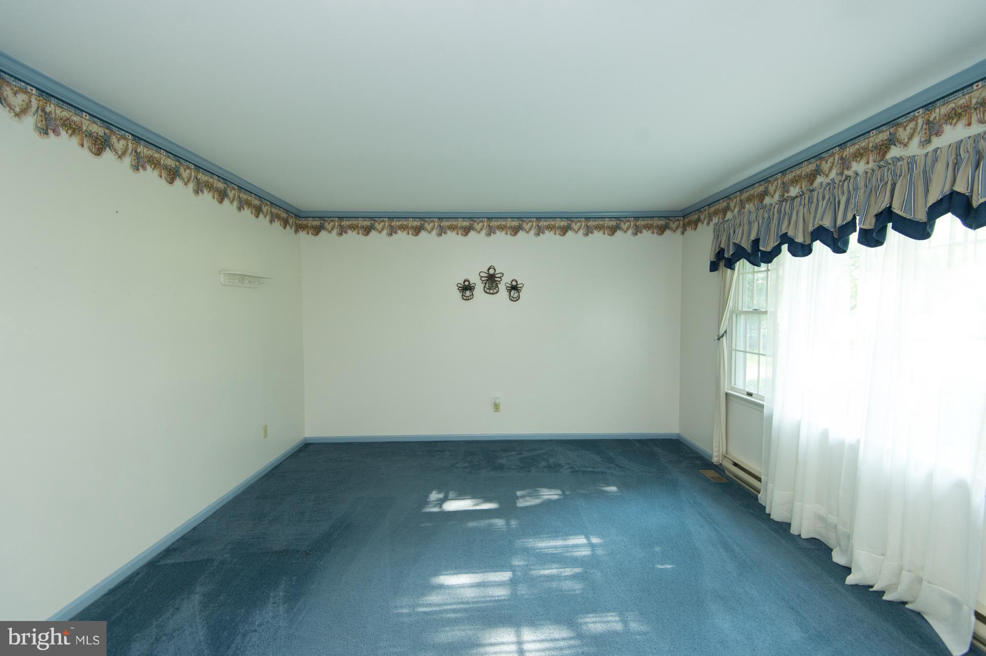 6824 Hunting Creek Road Hurlock, MD 21643 - Photo 9 of 28 Living Room