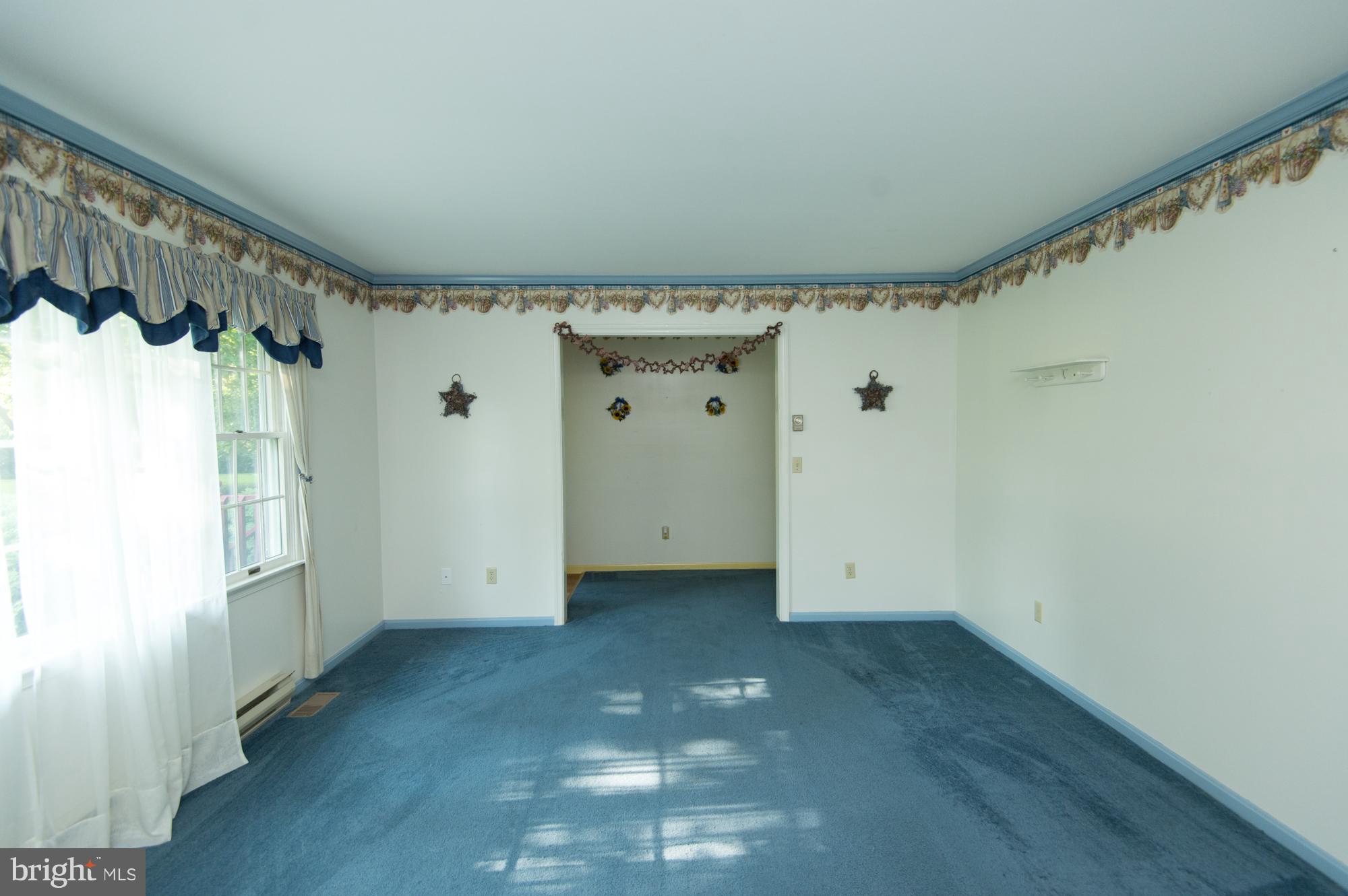 6824 Hunting Creek Road Hurlock, MD 21643 - Photo 10 of 28 Living Room
