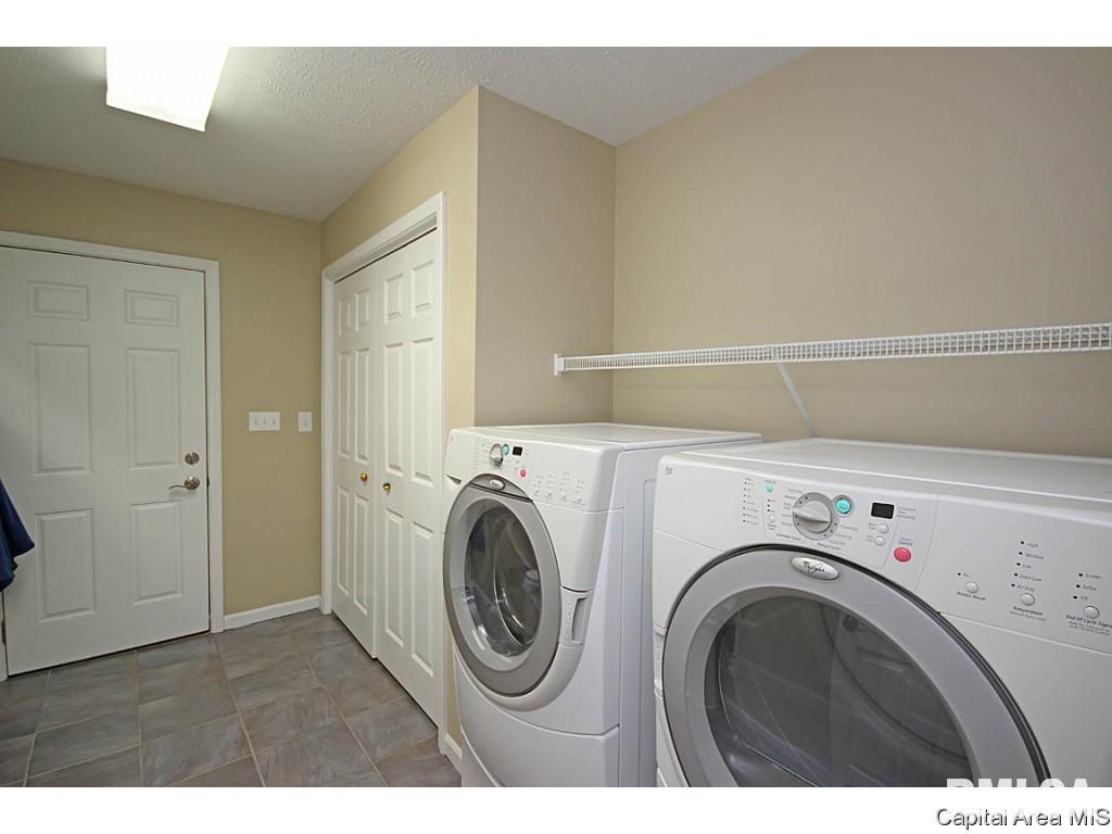 445 Elle Court Springfield, IL 62711 - Photo 13 of 36