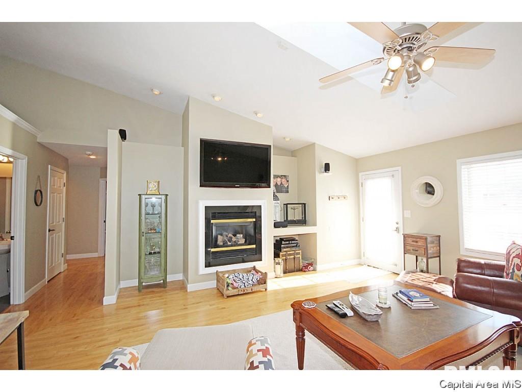 445 Elle Court Springfield, IL 62711 - Photo 5 of 36