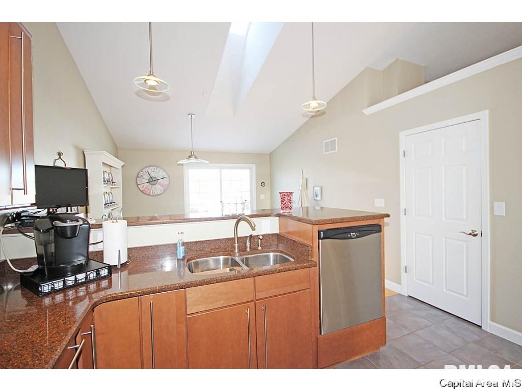 445 Elle Court Springfield, IL 62711 - Photo 8 of 36