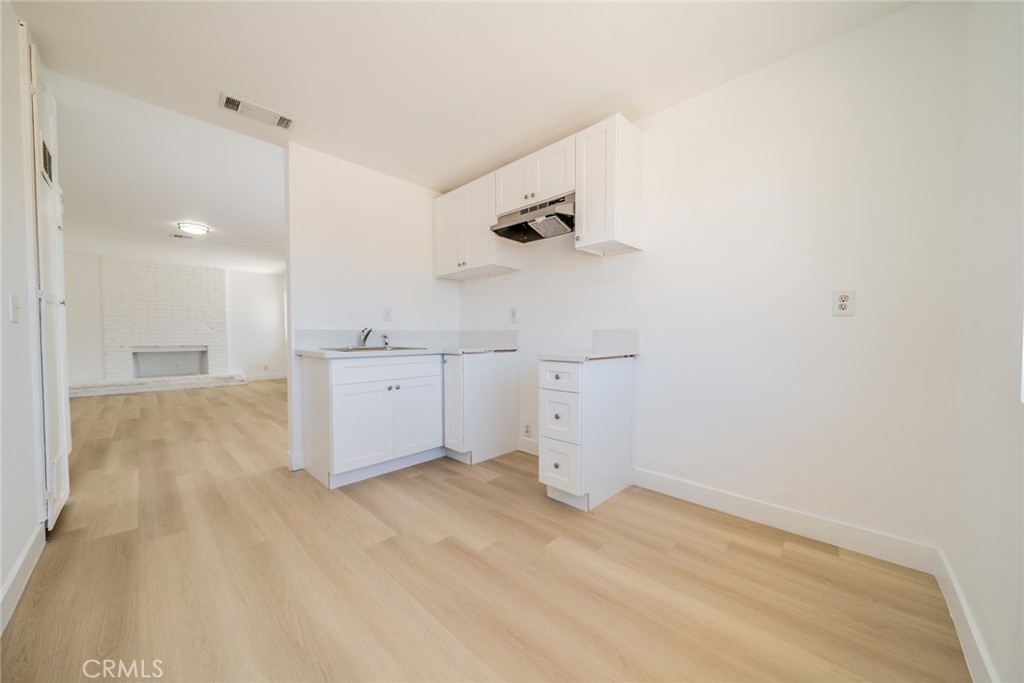 13336 Mohawk Road Apple Valley, CA 92308 - Photo 11 of 32