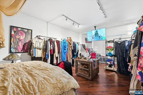 a bed room with a bed a walk in closet and a walk in closet